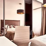 Forest Park By Zoom Apartment *