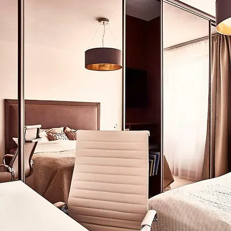Forest Park By Zoom Apartment *